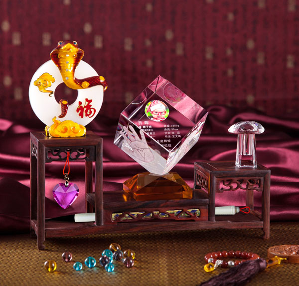 日暉抬頭見(jiàn)喜手腳印