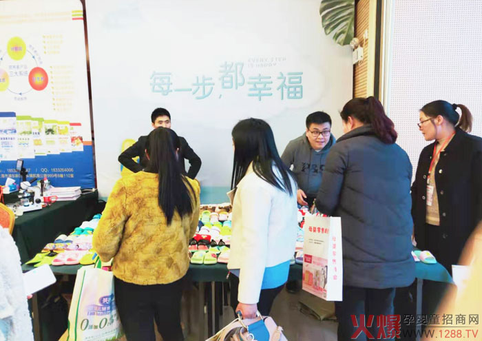 ÿһ�������Ҹ���ĸ�����۷��(hu��)����վ�����չ����Ҹ�����ͯЬ���ʱ��F(xi��n)�A������