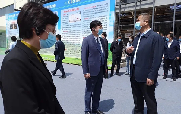 寶雞市委書記楊廣亭領(lǐng)導(dǎo)一行參觀和氏特殊醫(yī)學(xué)配方羊奶粉生產(chǎn)線項(xiàng)目.jpg 寶雞市委書記楊廣亭領(lǐng)導(dǎo)一行參觀和氏特殊醫(yī)學(xué)配方羊奶粉生產(chǎn)線項(xiàng)目.jpg