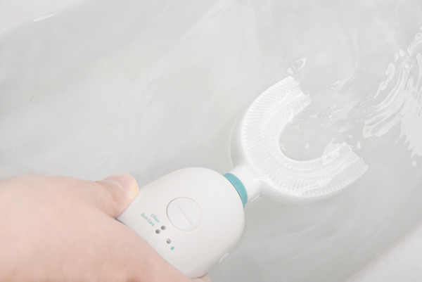 益牙樂(lè)成人U型牙刷產(chǎn)品展示 (1).jpg