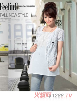 ���������Ћ�����Ů�b��ɫ