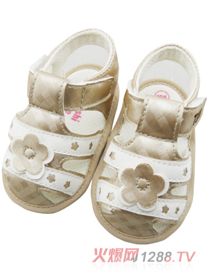 ��ʹ֮�뽛(j��ng)��С���냺Ь��ɫ