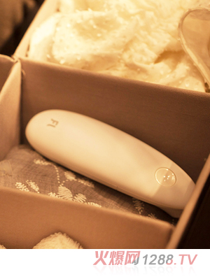 ���׶���Ӌ-��ɫ